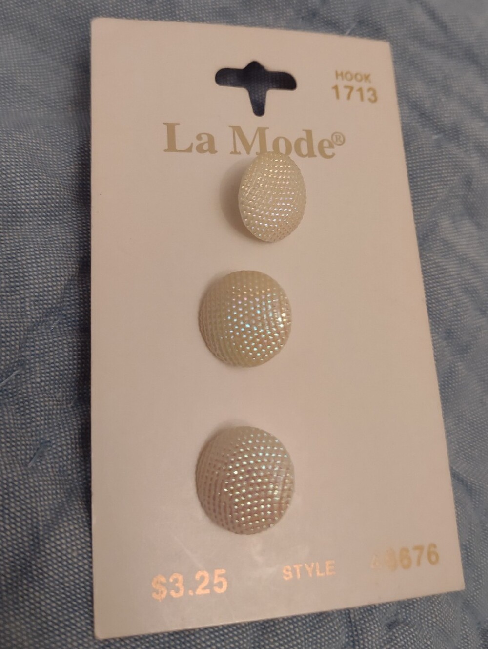 La Mode Cream Iridescent Button Set - 3 Pack